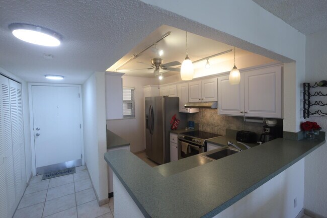 Building Photo - 1391 S Ocean Blvd