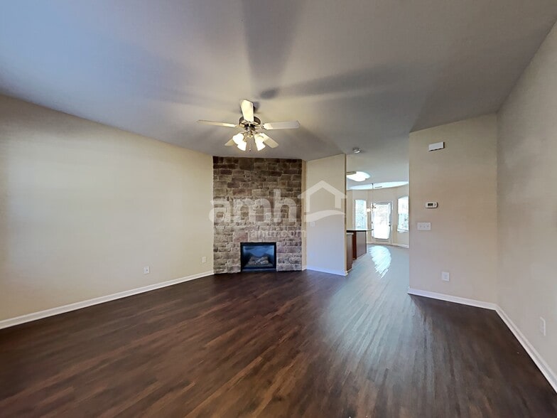 Building Photo - 405 Birch Run Dr