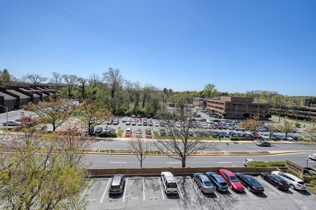 Building Photo - Luxury and fully updated studio in America...