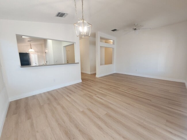 Building Photo - Single-Story 2-Bed | 55+ Community | Henderson