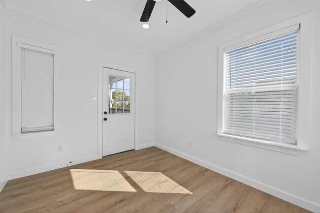 Building Photo - 2202 Hutchins St