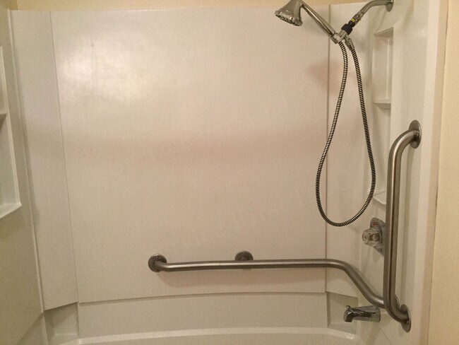 Building Photo - Sommerfield Apartments