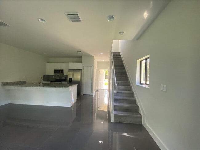 Building Photo - 5615 Polk St