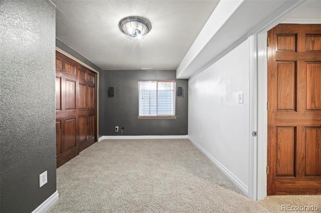 Building Photo - 421 W English Sparrow Dr