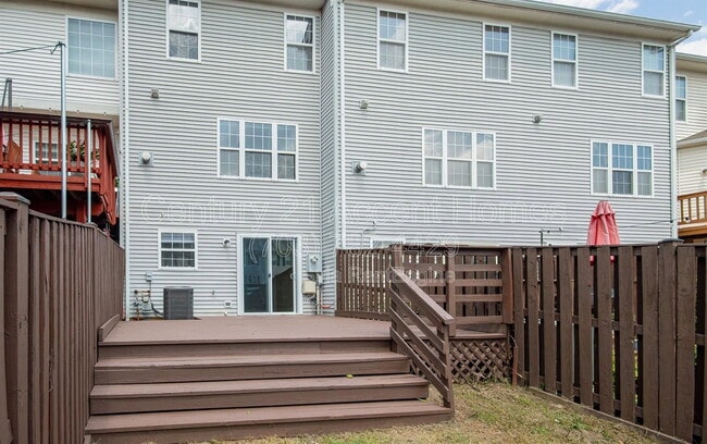Building Photo - 45425 Clarkes Crossing Square
