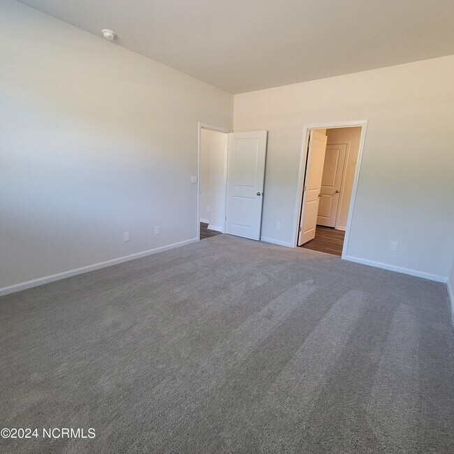 Building Photo - 7136 Foxhollow Ln