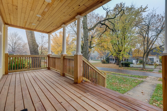 Building Photo - 5241 Lyman Ave