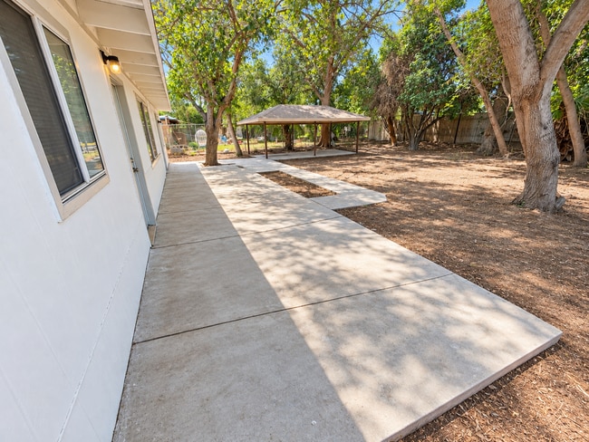 Building Photo - 6518 N 61st Dr