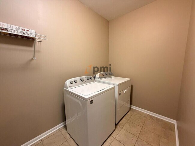 Building Photo - 2707 Westwind Dr