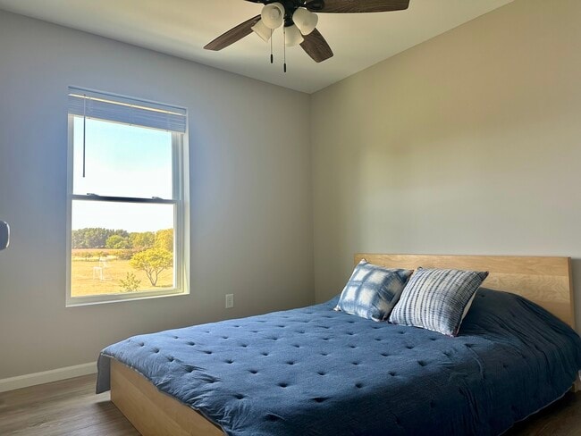 Building Photo - 1319 Sioux Turn