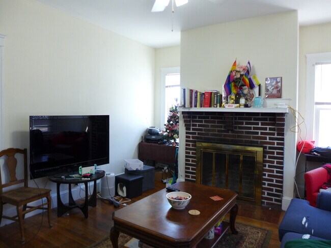 Building Photo - 5 Leamington Rd