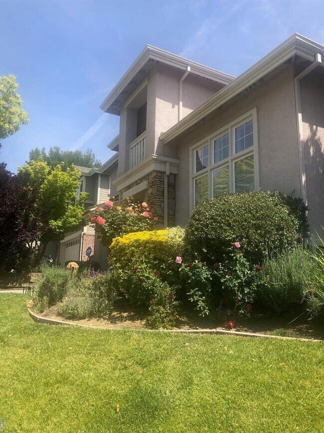 Building Photo - 80 Pinheiro Cir