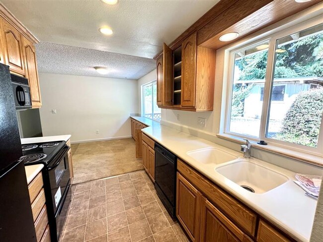 Building Photo - Spacious 3-Bedroom Home with Large Deck