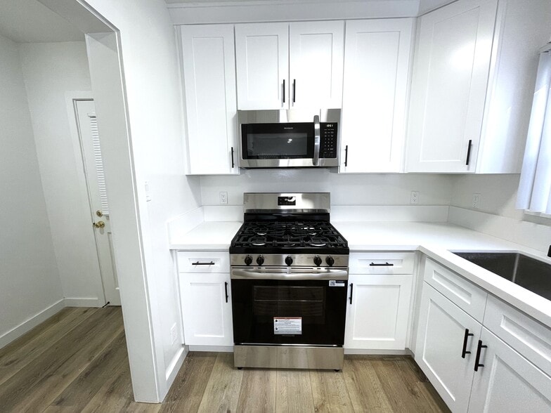 Building Photo - 4024 Lincoln Ave