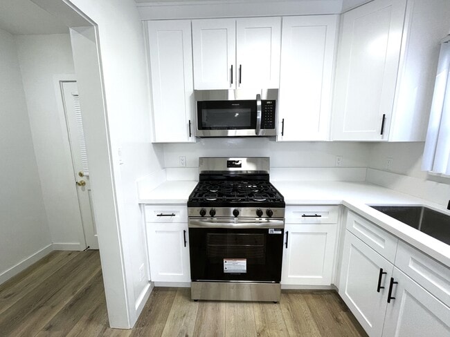 Building Photo - 4024 Lincoln Ave