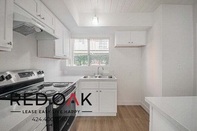 Building Photo - 855 S Citrus Ave