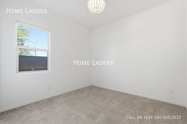 Building Photo - 10812 E Tesla Ave