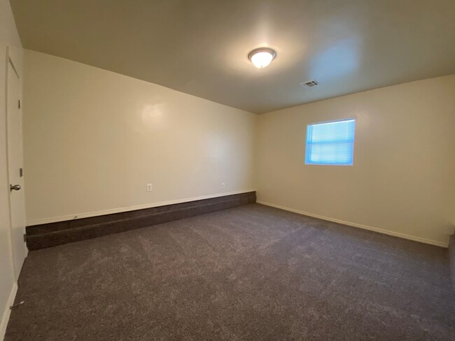 Building Photo - Section 8 + 4 Bedroom Home in the Heart of...