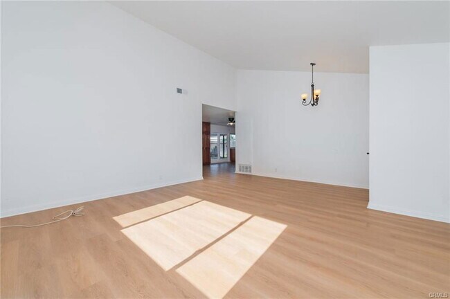 Building Photo - 1817 N Symphony St