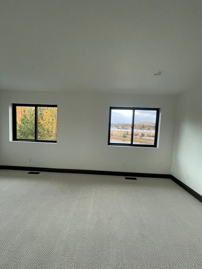 Building Photo - Whitefish Landing Town House