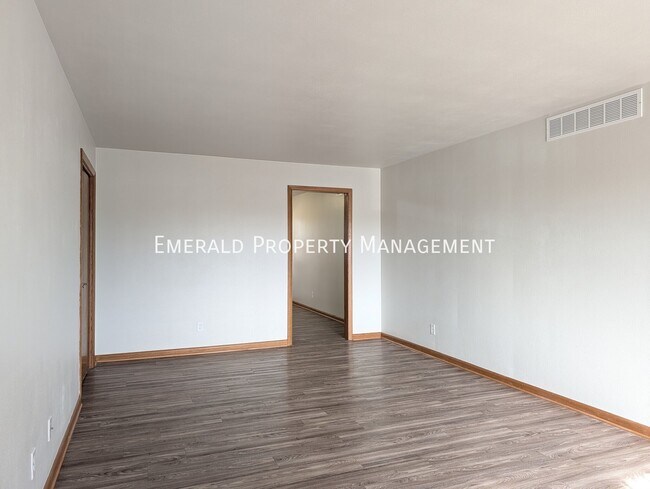 Building Photo - 570 N Mulford Rd