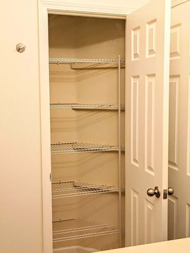 Building Photo - 112 Goldenrod Lake Dr