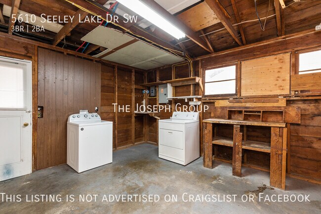 Building Photo - Beautifully updated 3 bed/2 bath in Lakewood!