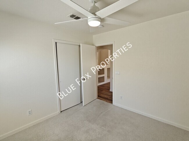 Building Photo - 600 E River Walk Dr