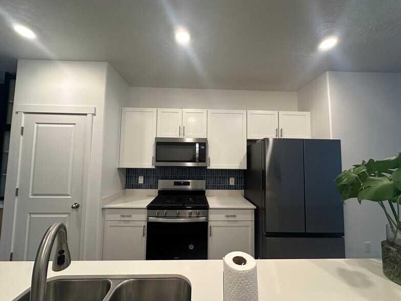 Building Photo - 1146 W 340 S