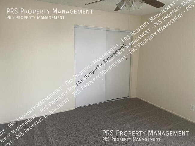 Building Photo - 465 W Ivyglen St