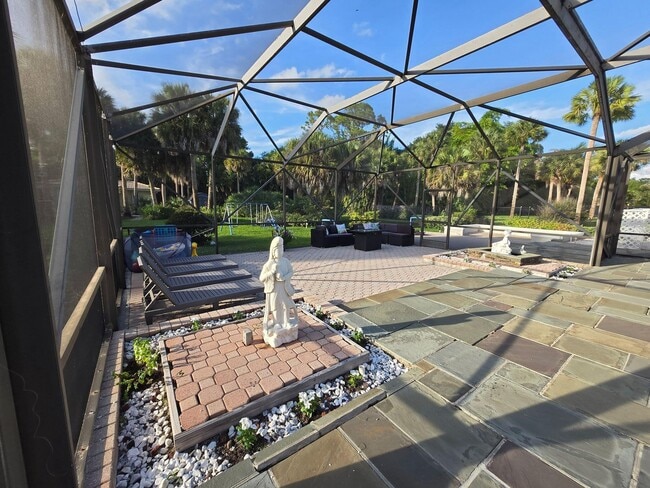 Building Photo - 12231 Areaca Dr