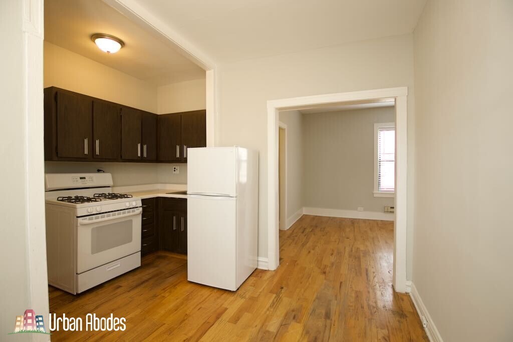 Building Photo - 3713 N Pine Grove Ave