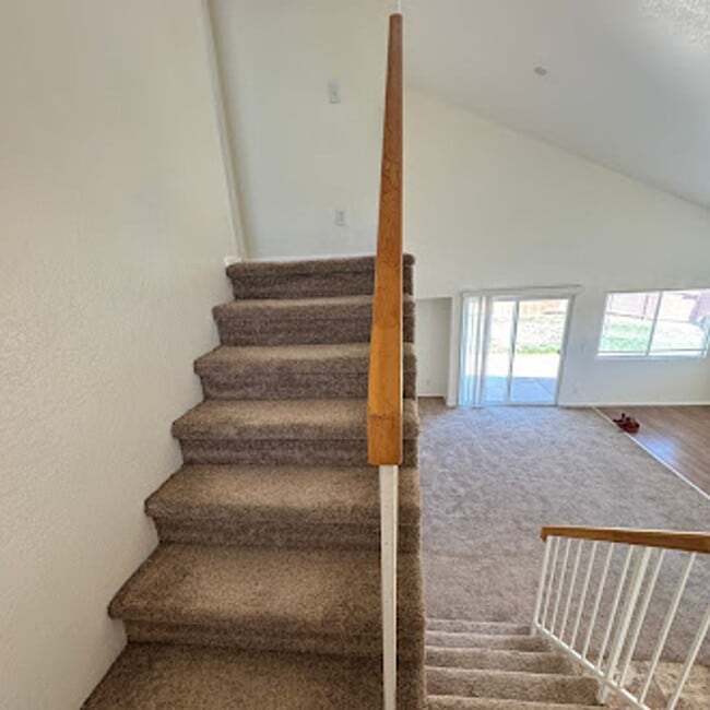 Building Photo - 4 Bedroom - 2 bath - Single Family Home in a Great Location!