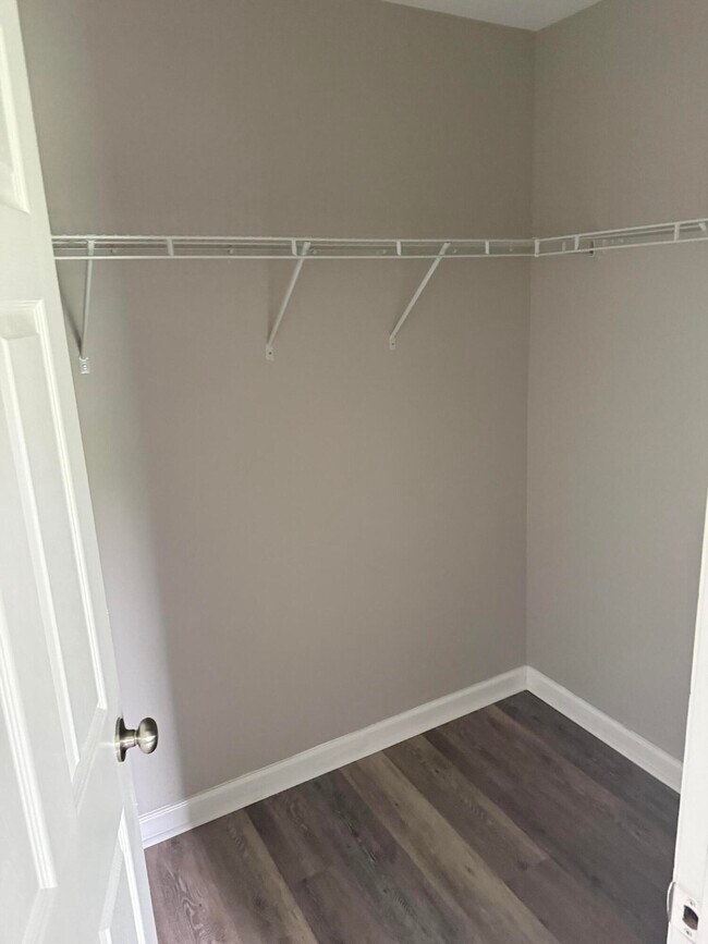 Building Photo - 804 Melanie Ln