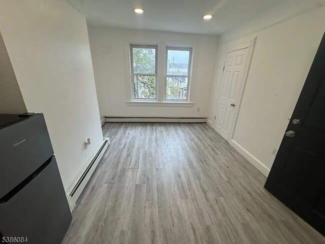 Building Photo - 364 Bergen Ave