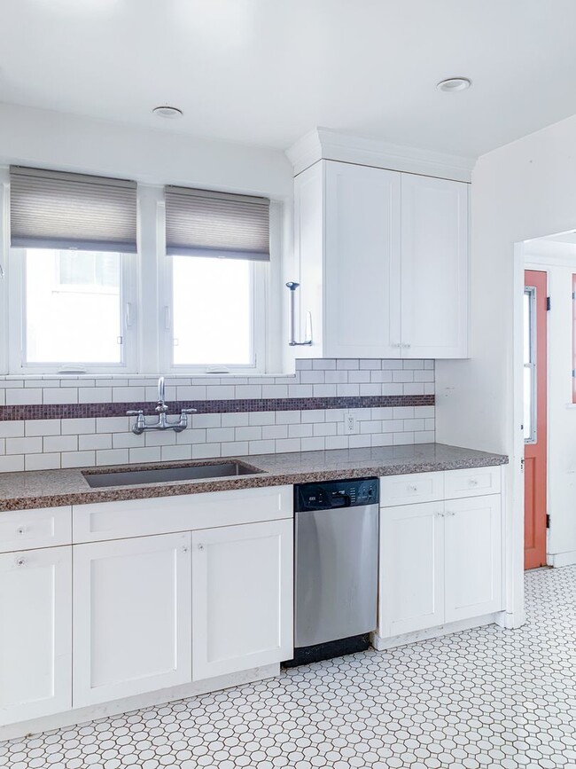 Building Photo - Gorgeous & Updated 3 bed Storybook Spanish House in Silverlake w/Views!