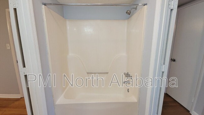 Building Photo - 1221 Grant St SE