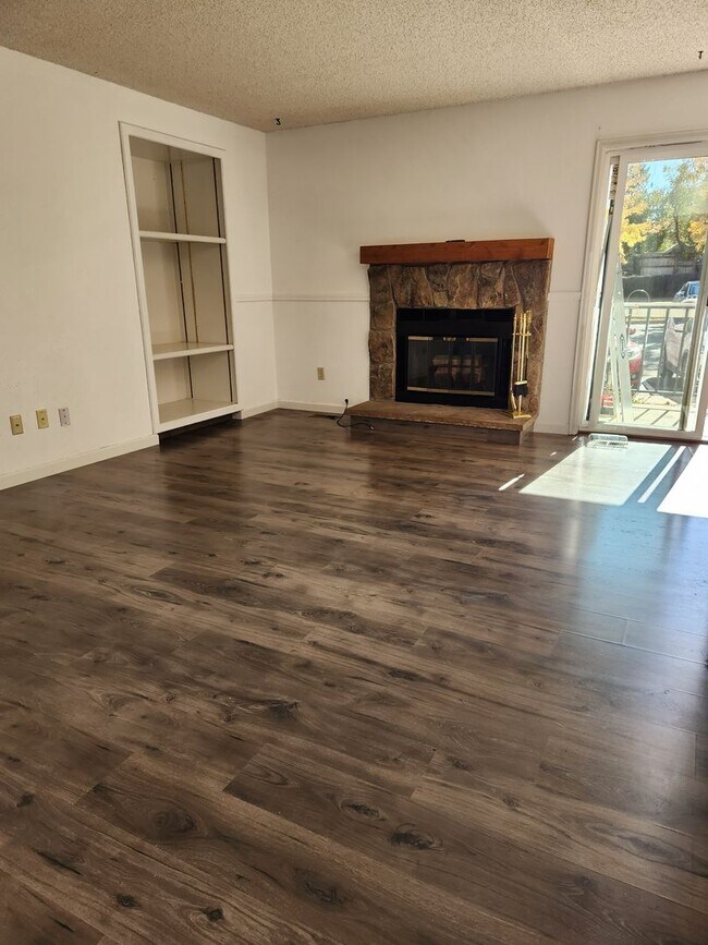 Building Photo - Fresh paint! Amazing first floor unit in A...