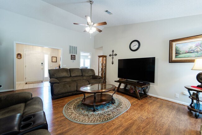 Building Photo - 3 Bed, 2 bath, in Hot Springs Village