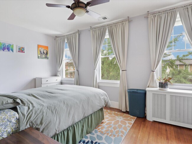 Building Photo - 1813 Bay St SE