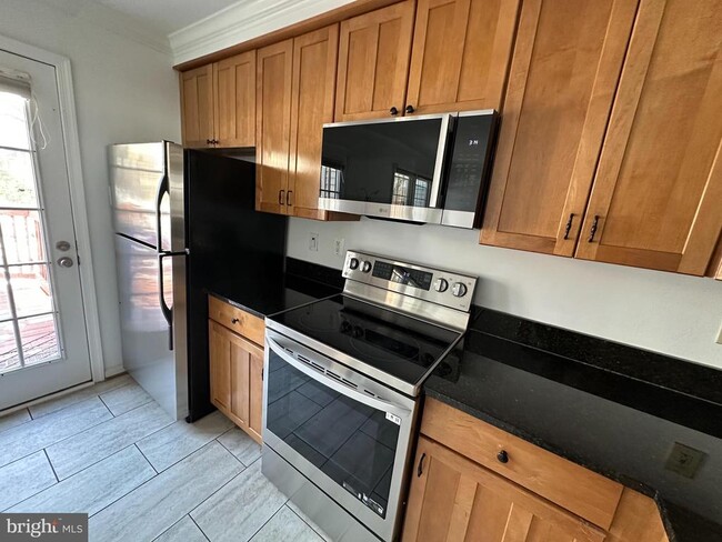 Building Photo - 4713 Columbia Rd