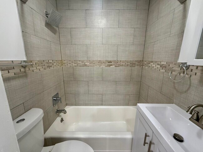 Building Photo - 330 Jackson St