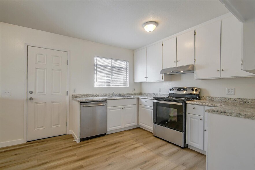 Primary Photo - 9223 Langdon Ave