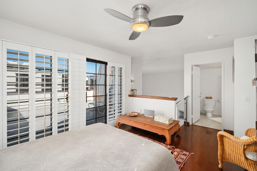 Upstairs Bedroom - 432 S Hamel Rd