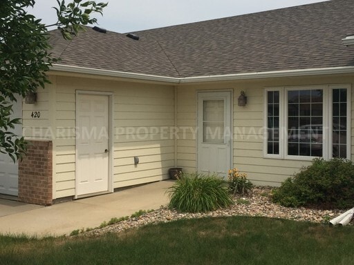 Building Photo - 2 BDS, IN BRANDON, TOWN HOME, ATTACHED GAR...