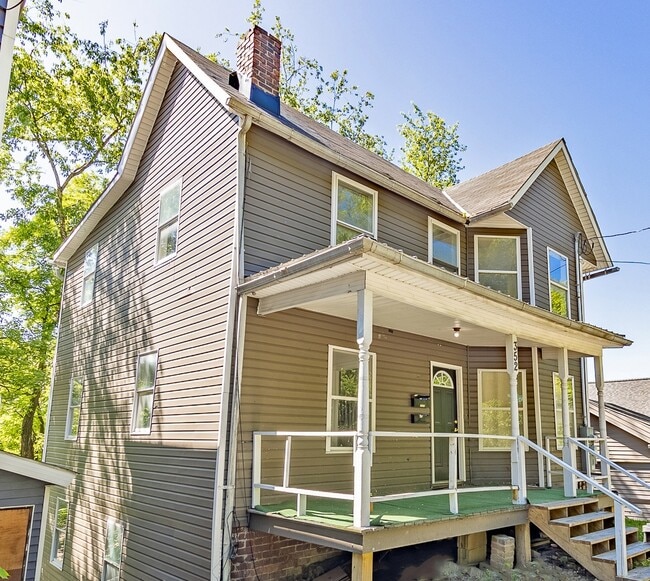 Building Photo - 352 Stewart St