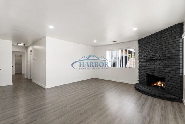 Building Photo - 789 W 18th St