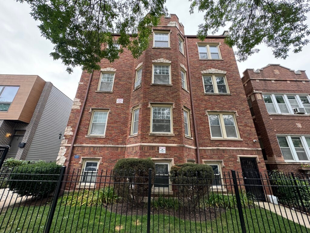 Building Photo - 2440 N Hamlin Ave
