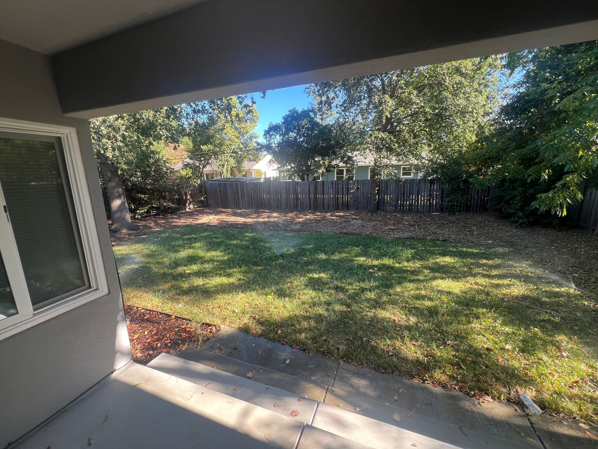 Large back yard - 330 10th St