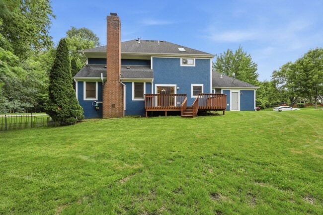 Building Photo - 7666 Windwood Dr